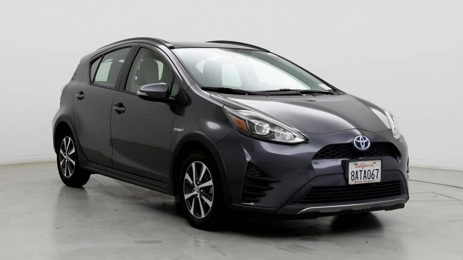 TOYOTA PRIUS C 2018 JTDKDTB35J1601485 image